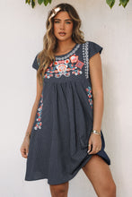 Cargar imagen en el visor de la galería, Embroidered Flower Dress