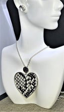 Load image into Gallery viewer, Leopard Heart and Butterfly Necklace Set