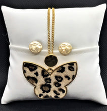 Load image into Gallery viewer, Leopard Heart and Butterfly Necklace Set