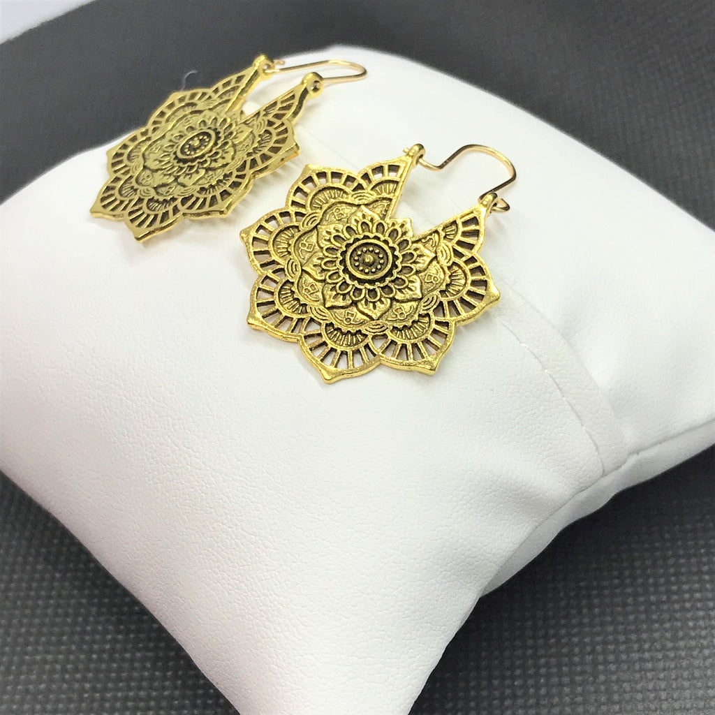 Candela Carved Flower Earrings