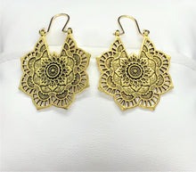 Load image into Gallery viewer, Candela Carved Flower Earrings
