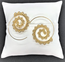 Load image into Gallery viewer, Hailey Swirl Gold Earrings