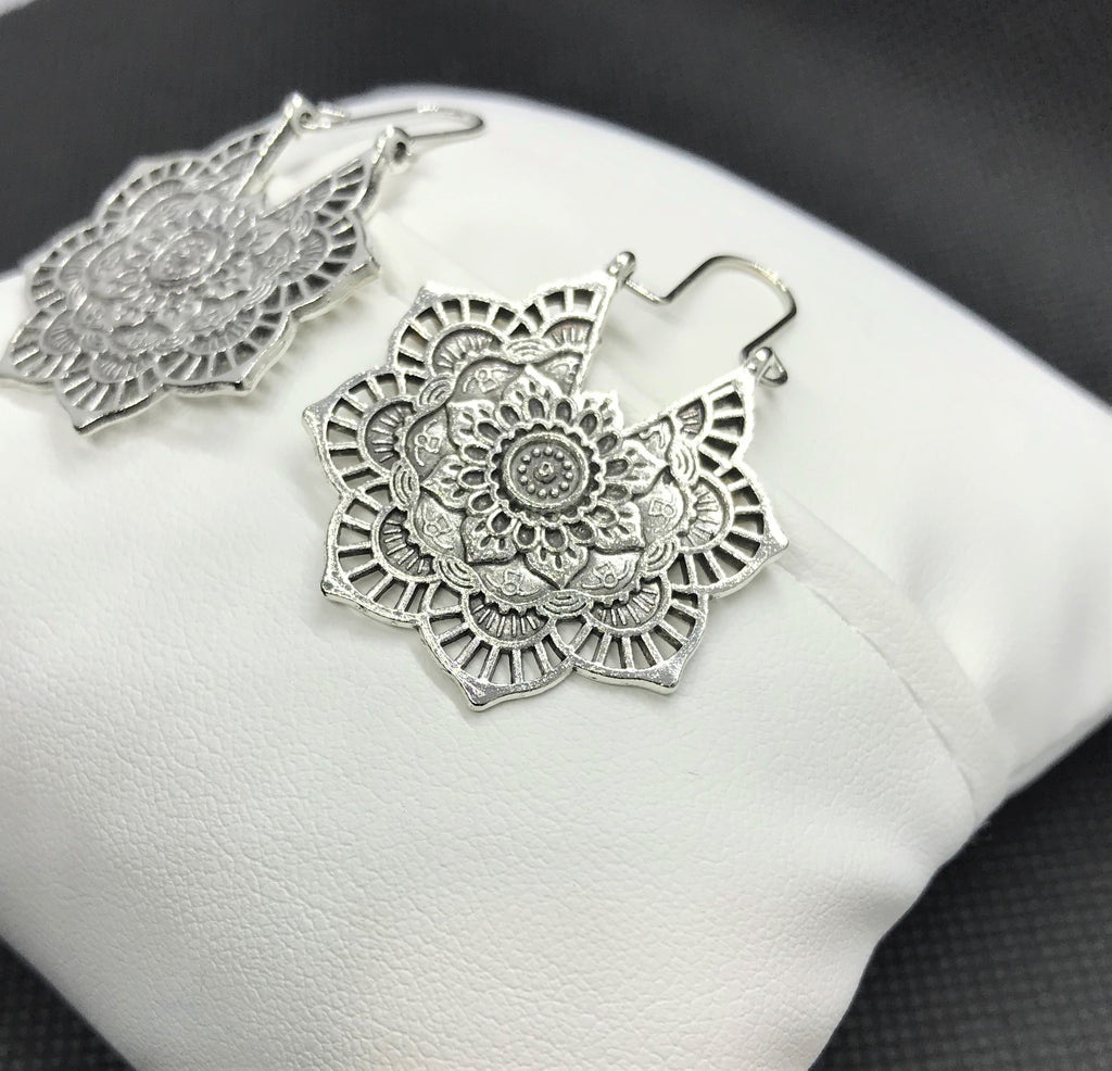 Candela Carved Flower Earrings