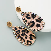 Cargar imagen en el visor de la galería, La Monserrat Leopard Earrings