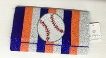 Cargar imagen en el visor de la galería, Beaded Baseball Clutch