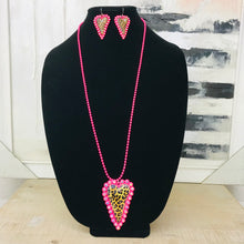 Cargar imagen en el visor de la galería, The Leoni Heart Set Necklace Set