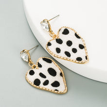 Cargar imagen en el visor de la galería, The Irdessa Leopard Earrings